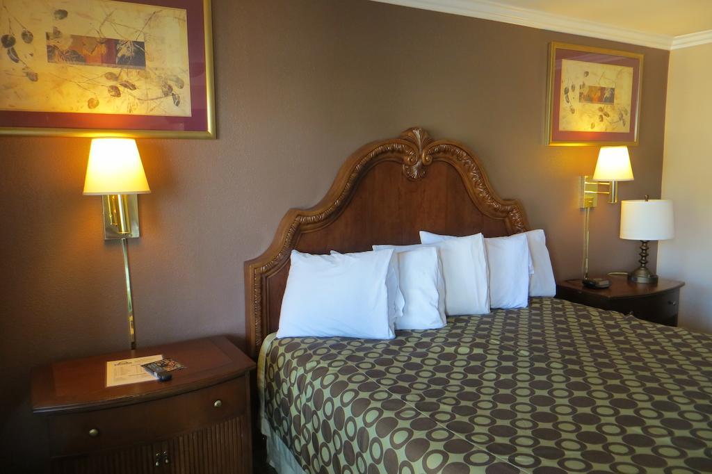 American Inn Stockton Esterno foto